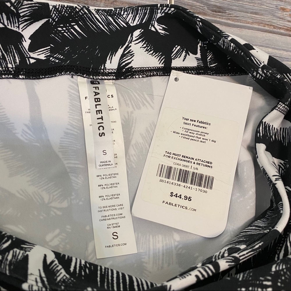 Fabletics Cora Tropical Printed Compression Penci… - image 5